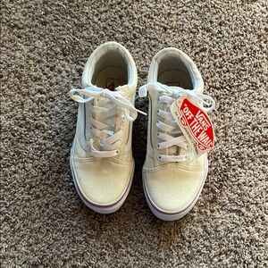 Vans Off The Wall White Sneakers
096